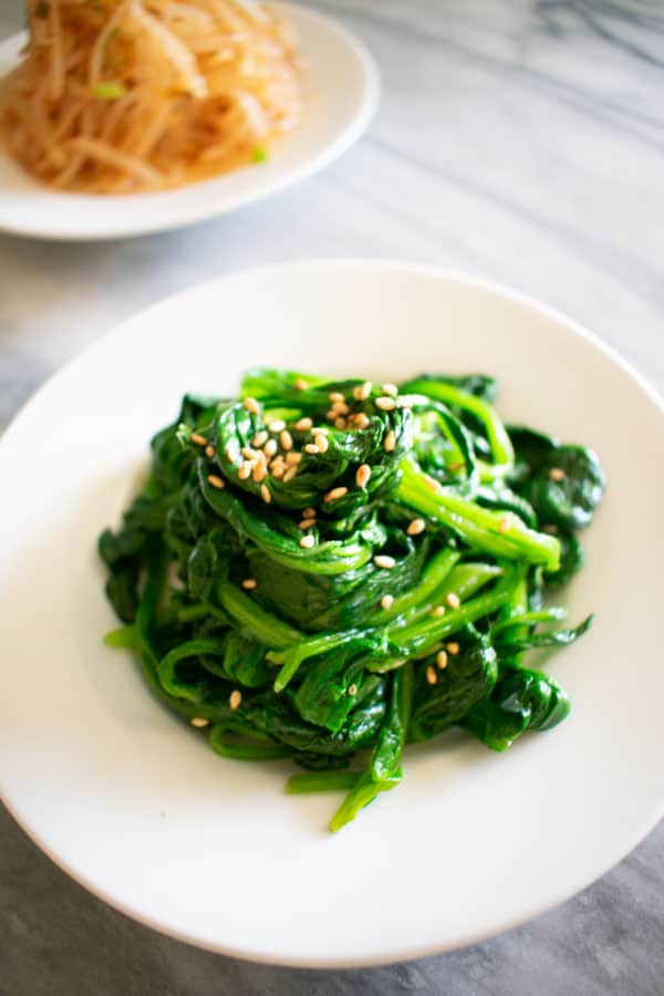 korean sesame spinach with sesame seeds