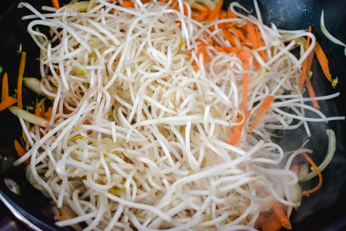 mung bean sprouts stir fried with carrot