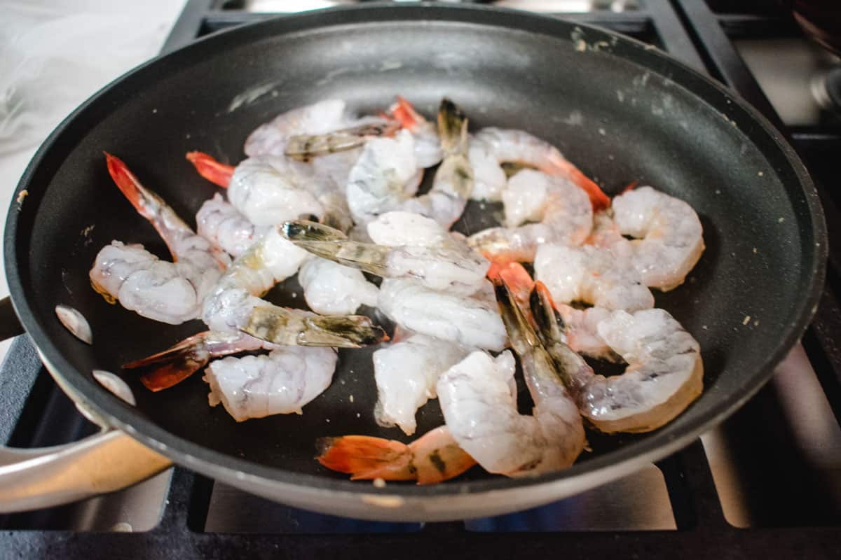 shrimp in a pan for shrimp chow fun